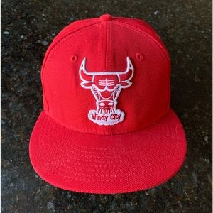 Chicago Bulls Windy City (New Era) fitted hat. Size 7 1/4. (HWC)